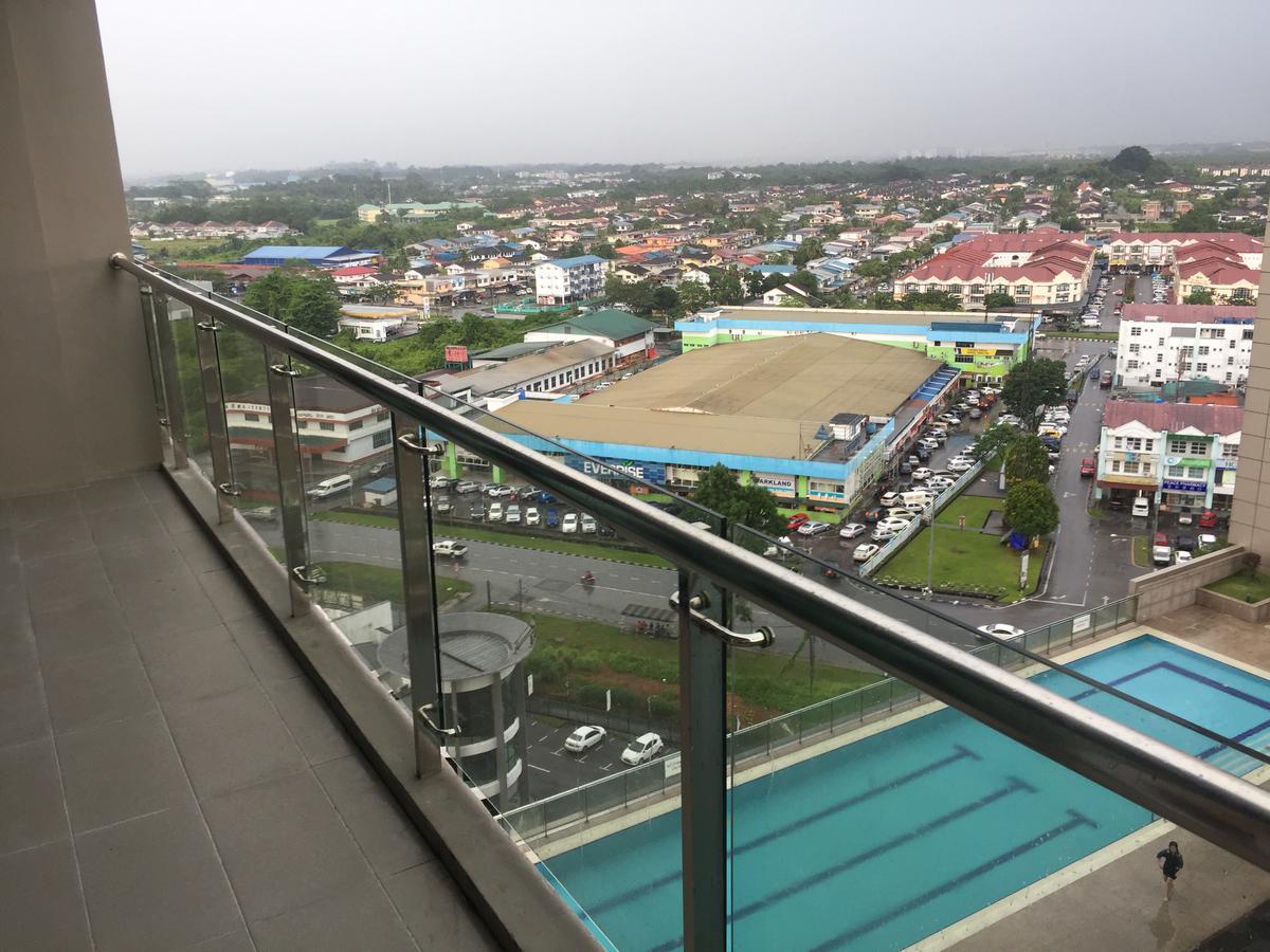 Bernard Holiday Home @ Imperial Suites Kuching Kültér fotó